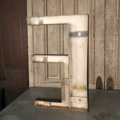 #11098 Salvaged Vintage Metal Building Sign Letter E image 7