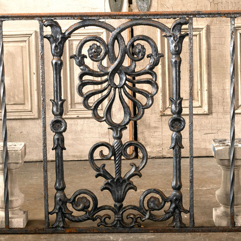 #42693 Salvaged Vintage Ornate Cast Iron Railing image 2