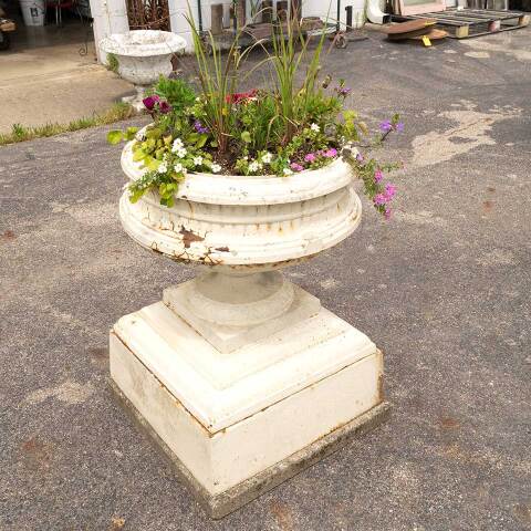 #50394 Antique Kramer Bros. Cast Iron Garden Urn image 4