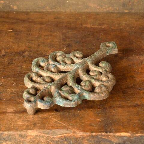 #50605 Small Antique Cast Iron Trivet image 3