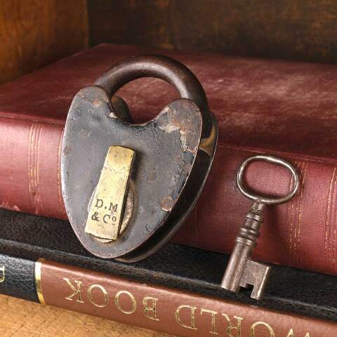 #52610 Antique Davenport Mallory Padlock & Key image 5