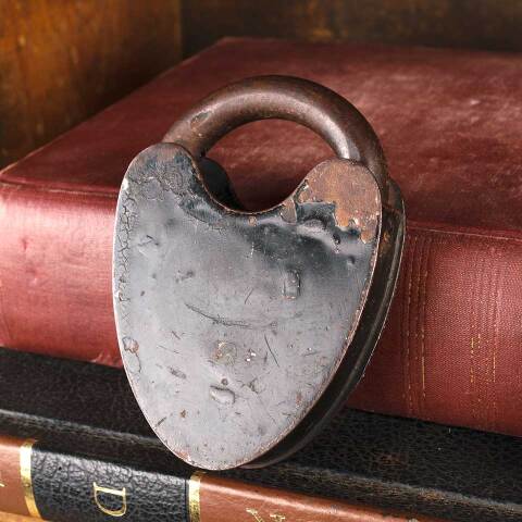 #52610 Antique Davenport Mallory Padlock & Key image 6