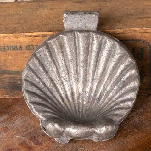 #54078 Vintage Cast Pewter Seashell Chocolate Mold image 2