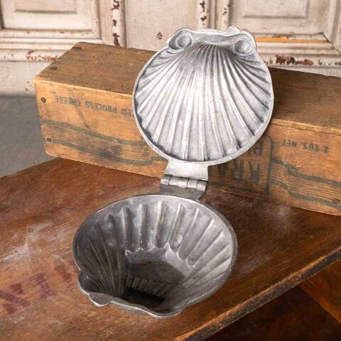 #54078 Vintage Cast Pewter Seashell Chocolate Mold image 4