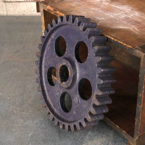 #54148 9" Cast Iron Industrial Gear image 2