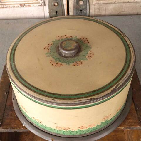 #54396 11" Vintage Cake Tray with Painted Lid image 3