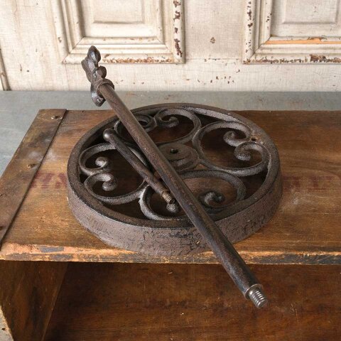 #55413 Cast Iron Fleur-De-Lis Paper Towel Holder image 4